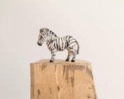 Kleines Zebra, 2017, Linde bemalt