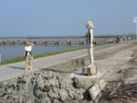 Badende, 2007, Strandpromenade Burhave, Eiche, H=250cm